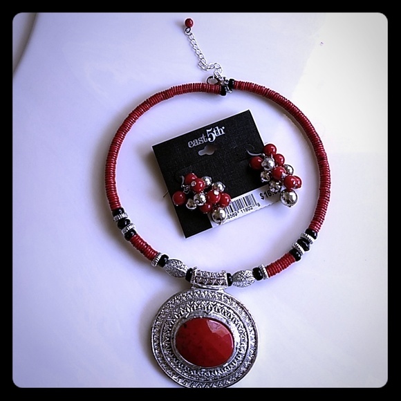 Set of Matching Red Earrings & necklace - Picture 1 of 7